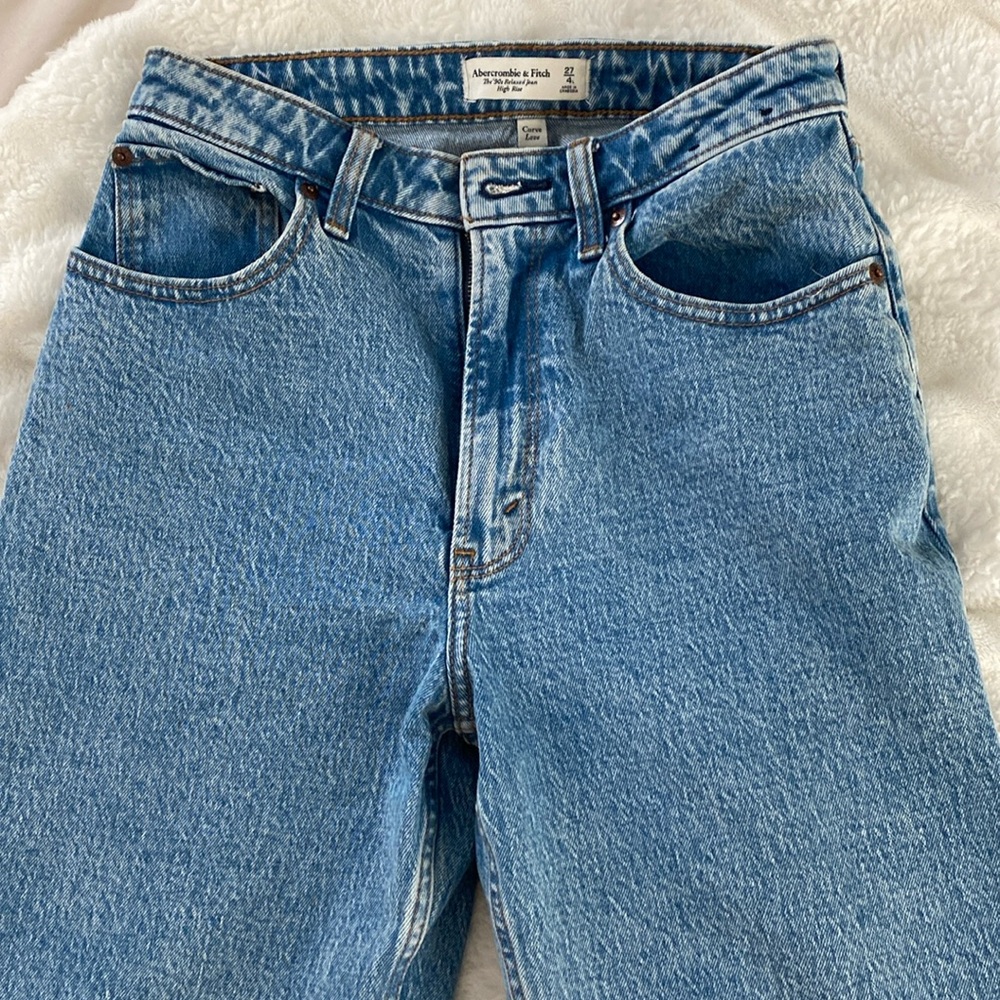 Abercrombie High Rise 90s relaxed jean medium wash
